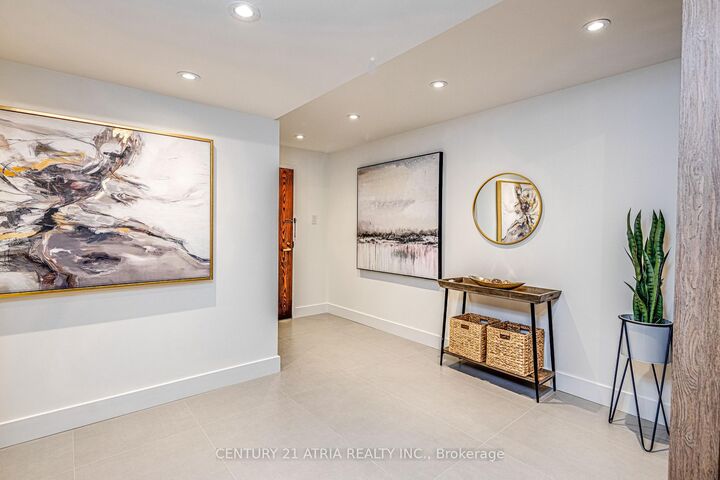 Property Photo:  65 Harbour Square 1401  ON M5J 2L4 