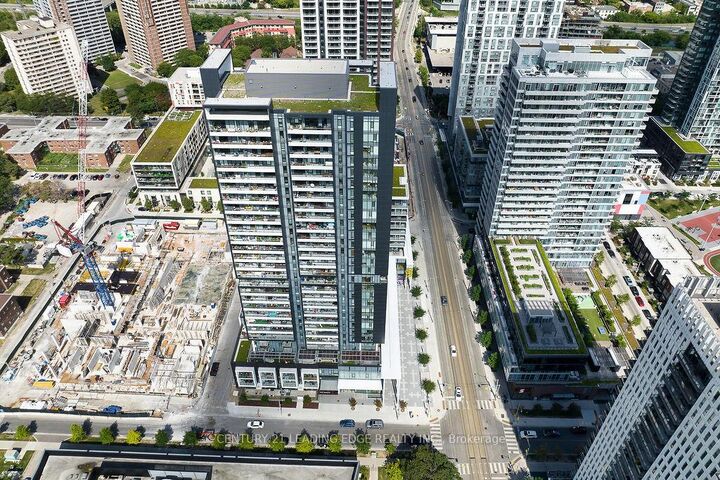 Property Photo:  225 Sumach Street 812W  ON M5A 0P8 
