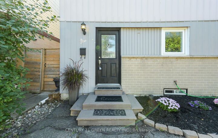 Property Photo:  1 Greenarrow Court  ON L6S 2K1 