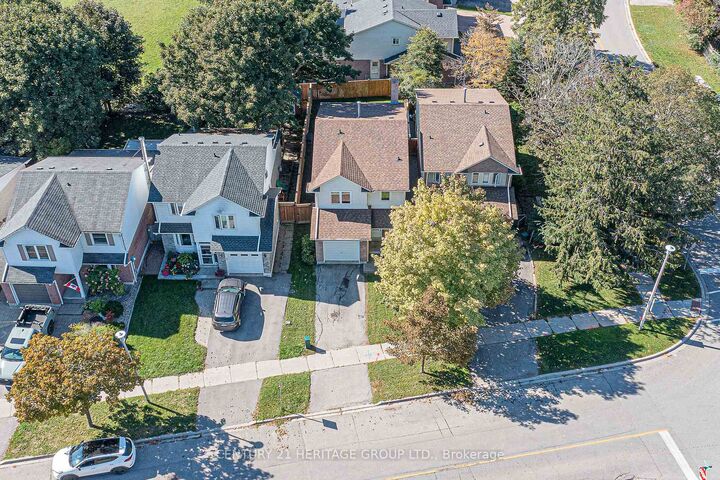 Property Photo:  134 Walton Drive  ON L4G 3K4 