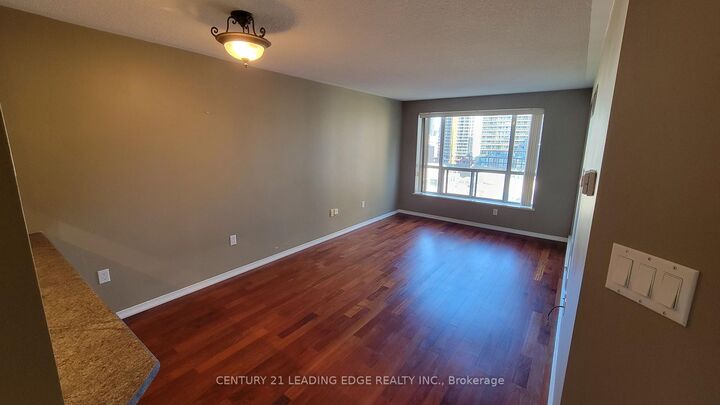 Property Photo:  887 Bay Street 1002  ON M5S 3K6 