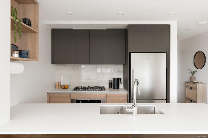 Property Photo: 363 Tyee Rd 402 BC V9A 0B5