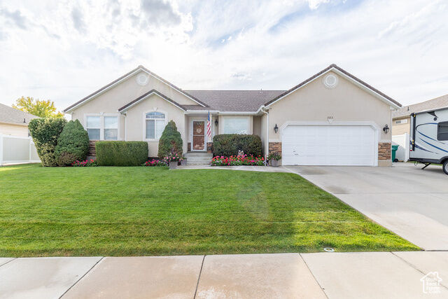 Property Photo: 1553 N 250 E UT 84041