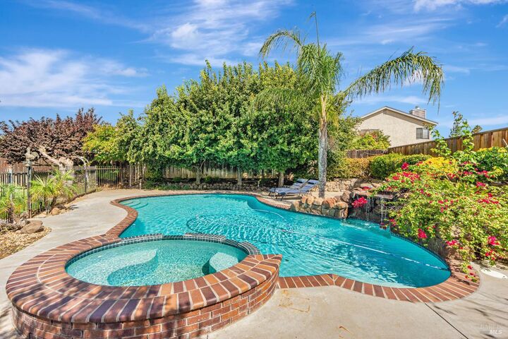 Property Photo:  2827 Heather Heights Court  CA 94531 
