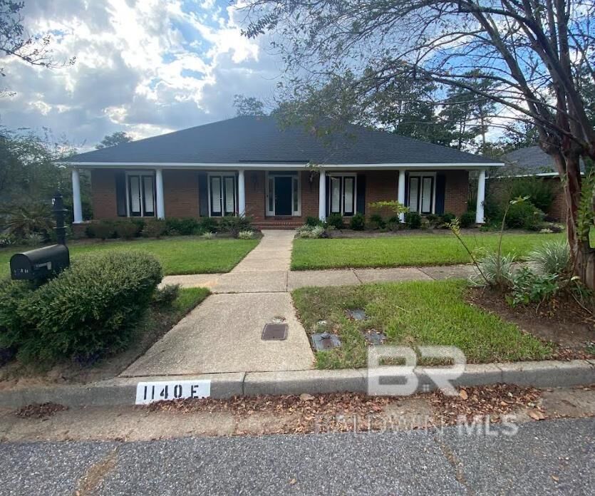 Property Photo: 1140 E Newbury Lane AL 36695