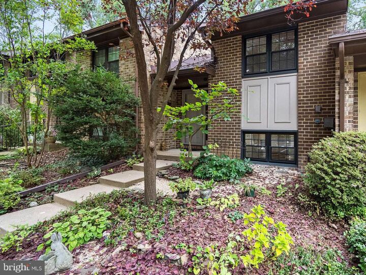 Property Photo:  2027 Headlands Circle  VA 20191 