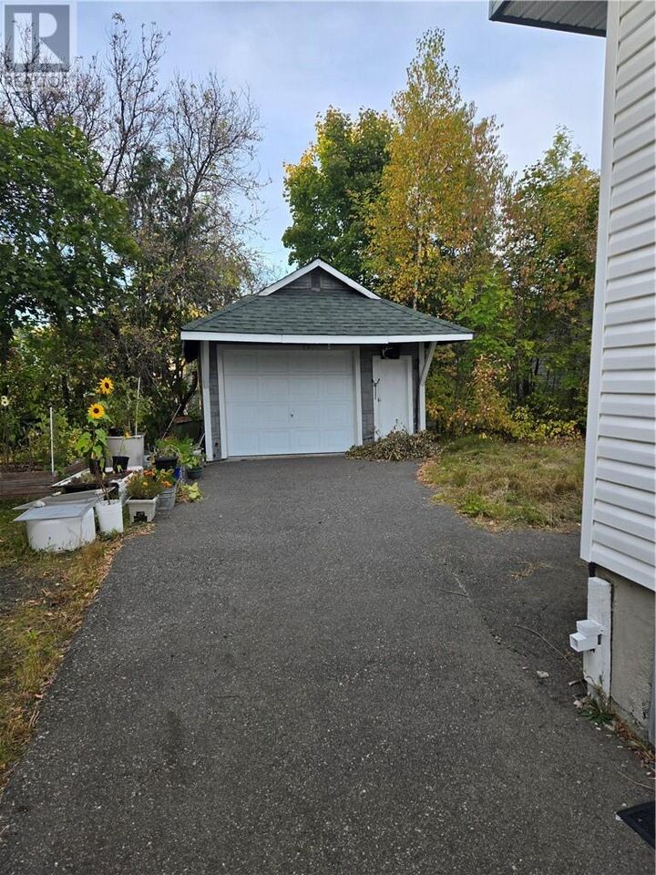 Photo de la propriété: 464 McKim ON P3C 2L6