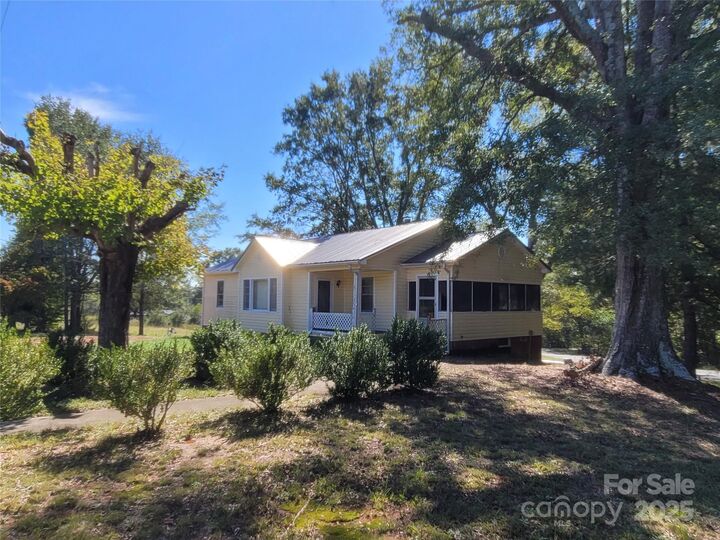Property Photo:  949 Cove Road  NC 28139 
