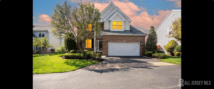 Property Photo:  5 Fairmount Court  NJ 08831 