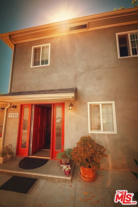 Property Photo:  1942 Wellington Rd  CA 90016 