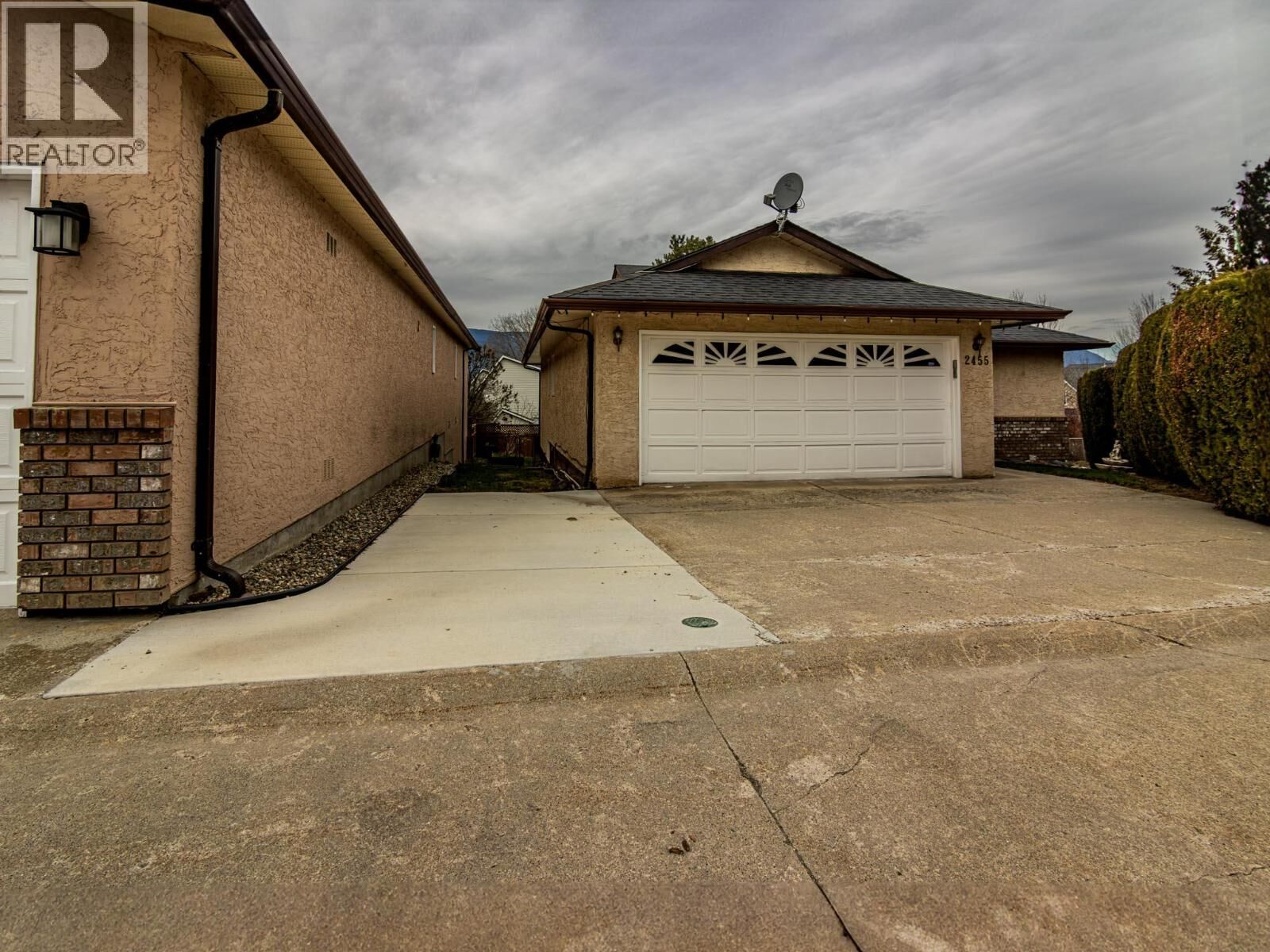 Property Photo:  2455 5th Avenue Northeast  BC V1E 1Y9 