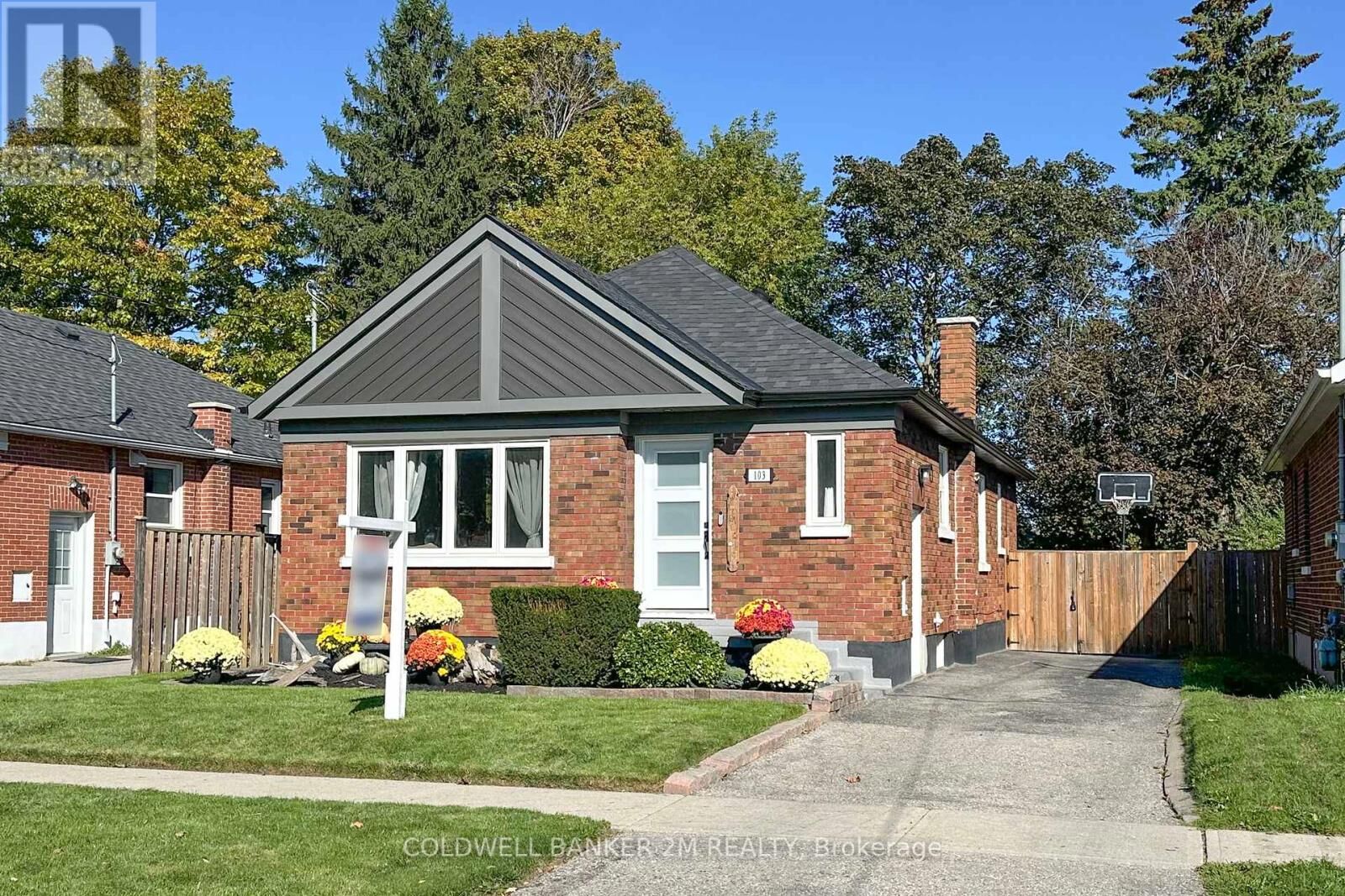 Photo de la propriété: 103 Oakes Avenue ON L1G 6C5