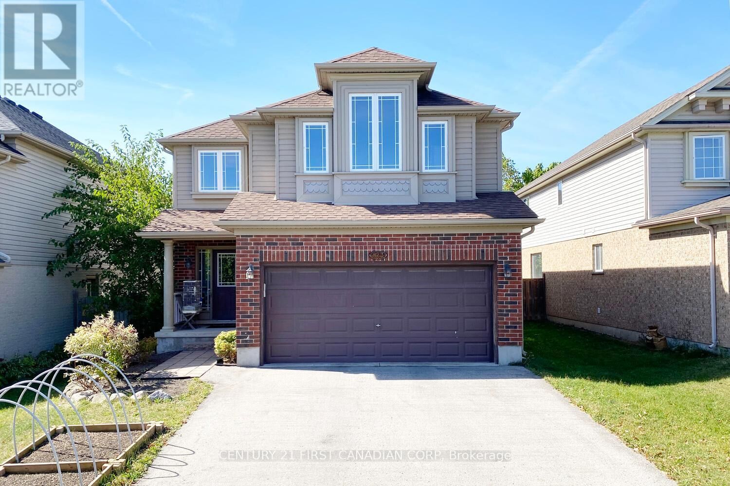 Property Photo:  823 Oakcrossing Road  ON N6H 0A4 