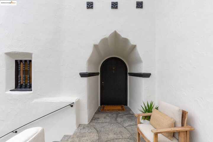 Property Photo: 191 Indian Rd CA 94610