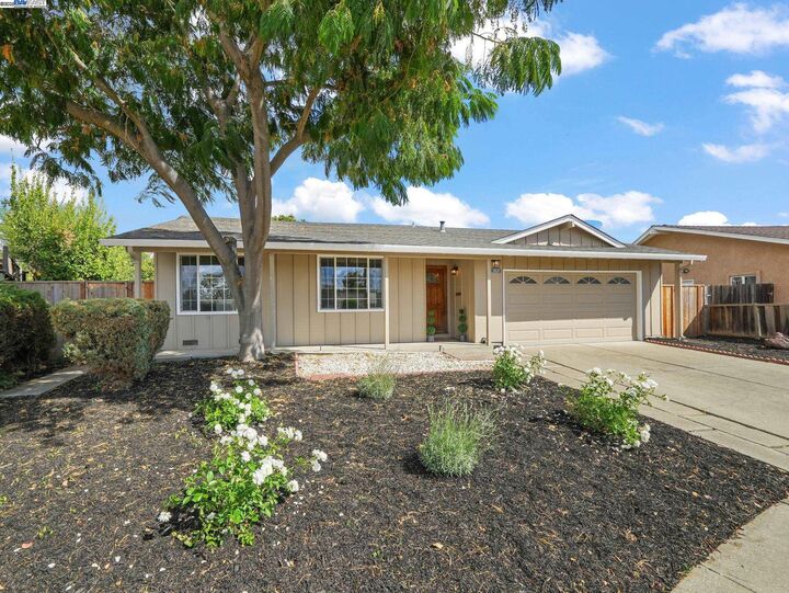 Property Photo: 39530 Dorrington Ct CA 94538