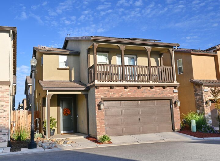 Property Photo: 157 Capstone Way S CA 93636