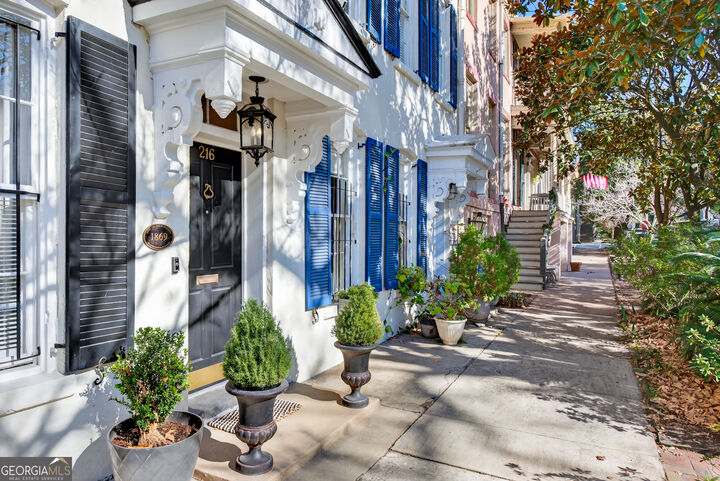 Property Photo:  216 W Gaston Street  GA 31401 