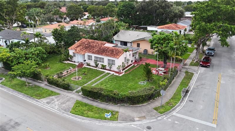 Property Photo: 1000 SW 62nd Ave FL 33144