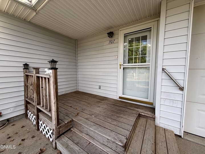 Property Photo: 707 3rd Street NW ND 58523
