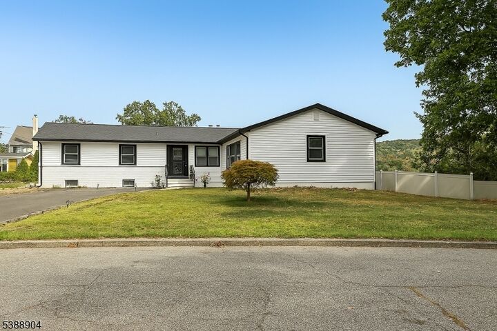 Property Photo:  112 Park Pl  NJ 07442 