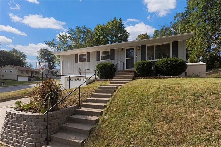 2410 Briarcliff Avenue  St Joseph MO 64503 photo