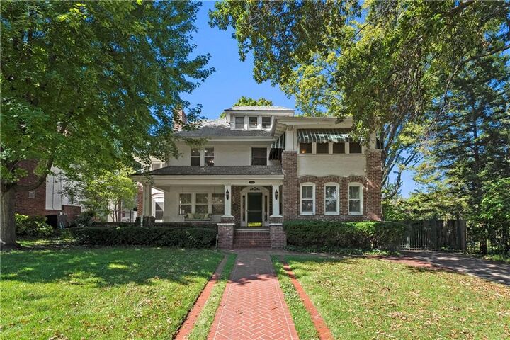5626 Wyandotte Street  Kansas City MO 64113 photo