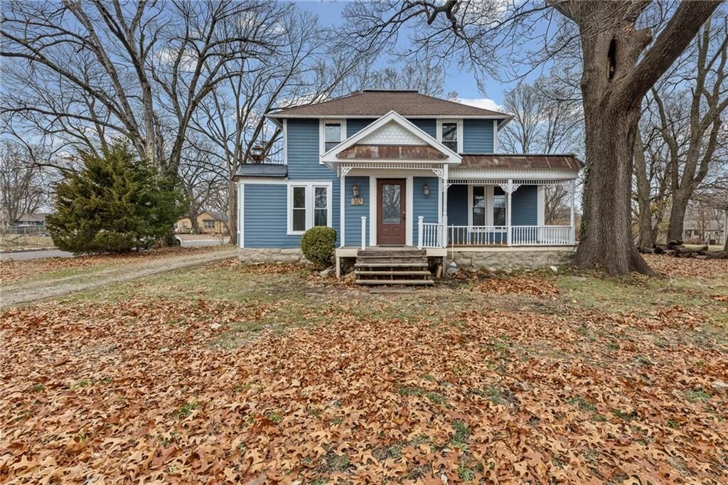 Property Photo: 302 E Hulett Street KS 66021