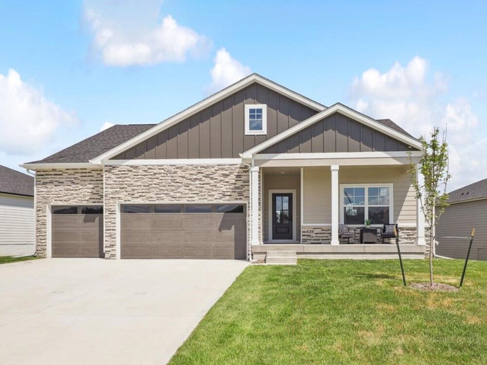 Property Photo:  605 NW Concord Lane  IA 50263 