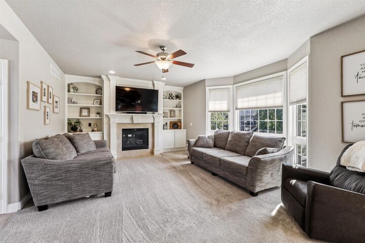 Property Photo: 403 NE Hanover Court IA 50021