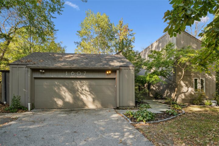 Property Photo: 1607 Thornwood Road IA 50265
