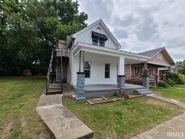 Property Photo:  423 Jefferson Avenue  IN 47713 