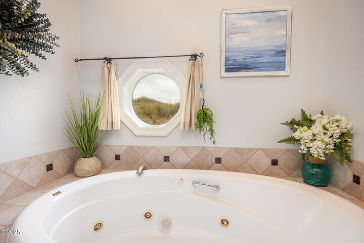 Property Photo:  310 NW Oceania Drive  OR 97394 