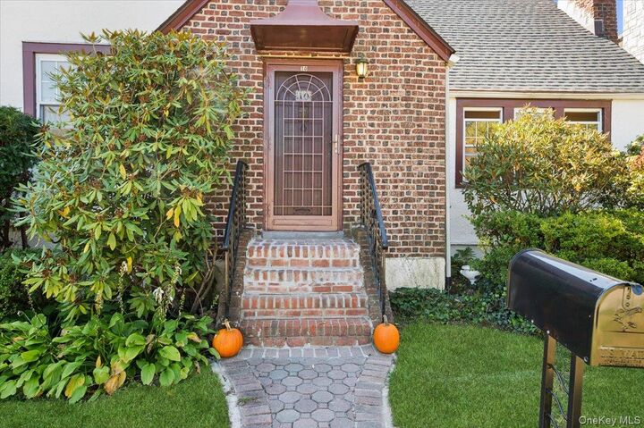 Property Photo:  10 Oakland Avenue  NY 10710 
