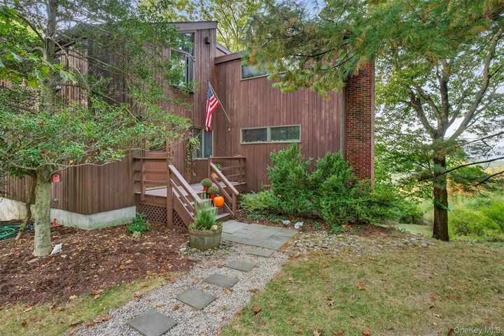Property Photo:  10 Abbott Lane  NY 12520 