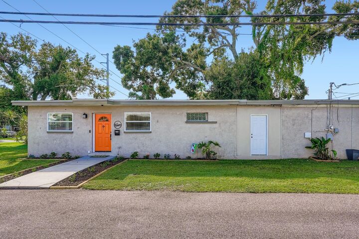 Property Photo: 2819 15th Avenue N FL 33713