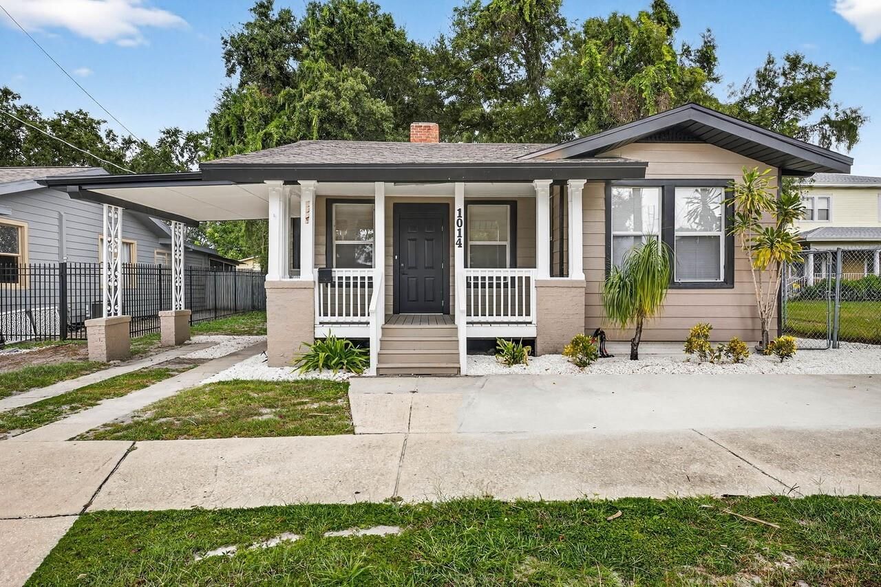 Property Photo:  1014 E Lake Avenue  FL 33605 