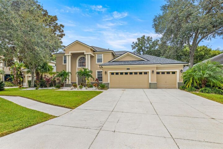 Property Photo: 2218 Climbing Ivy Drive FL 33618