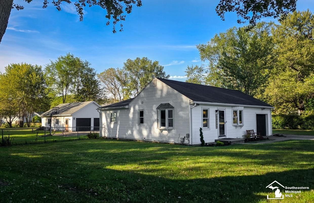 Property Photo: 13171 S Dixie Highway MI 48145