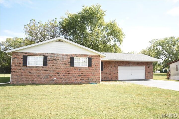 Property Photo:  840 N Union Street  IL 62088 