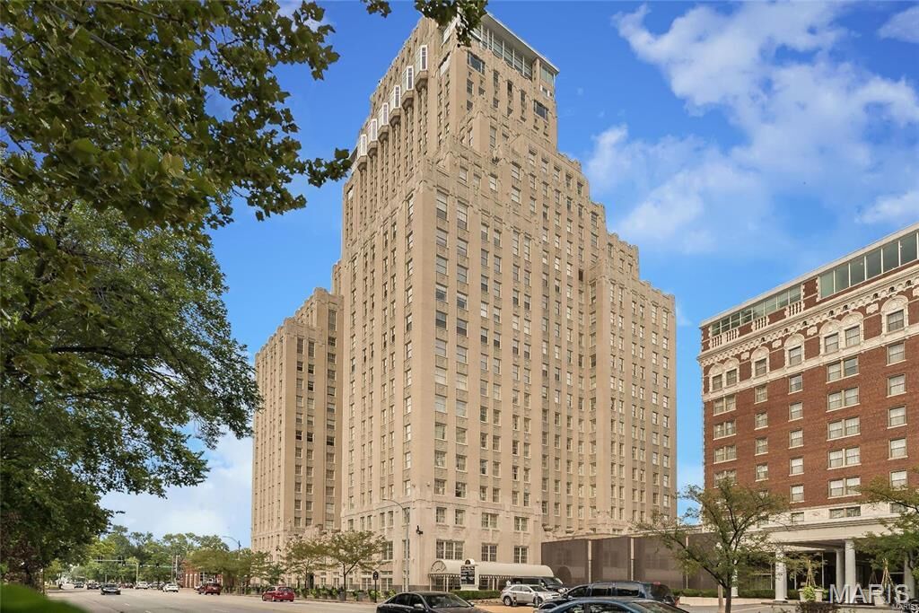 Property Photo: 232 N Kingshighway Boulevard N 1102 MO 63108