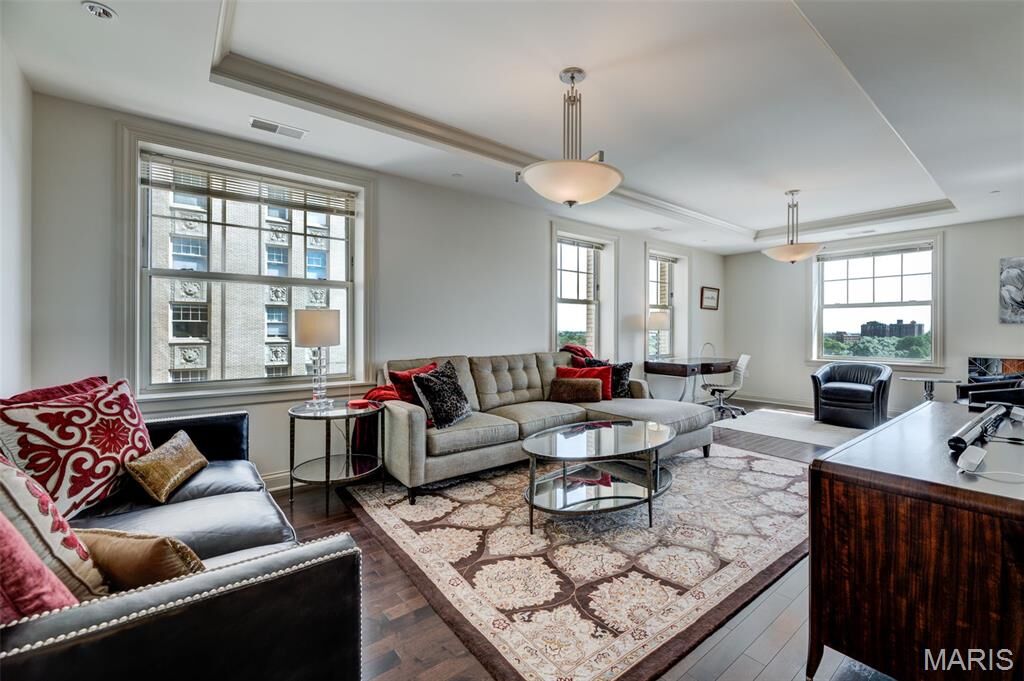 Property Photo:  232 N Kingshighway Boulevard 1102  MO 63108 