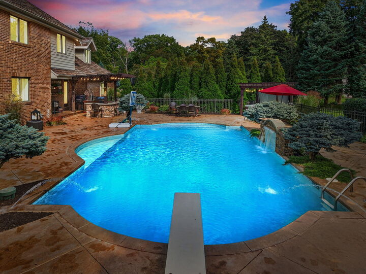 Property Photo:  9101 W Hawthorne Ln  WI 53132 