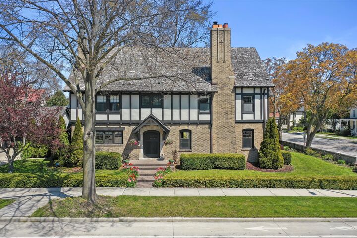 304 16th St  Racine WI 53403 photo