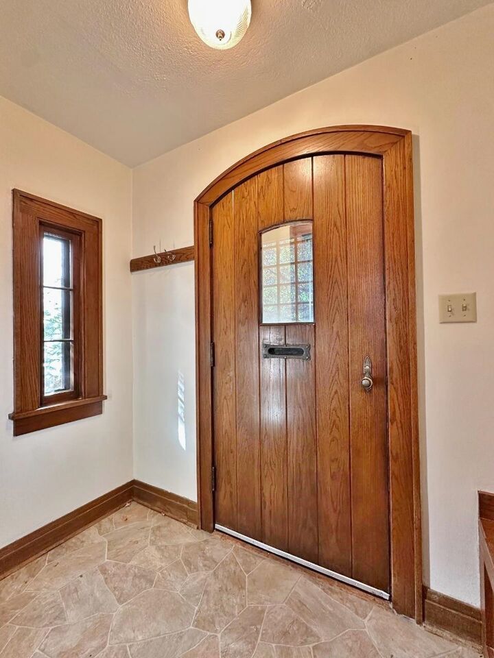 Property Photo:  630 1st St NW  ND 58703-2306 