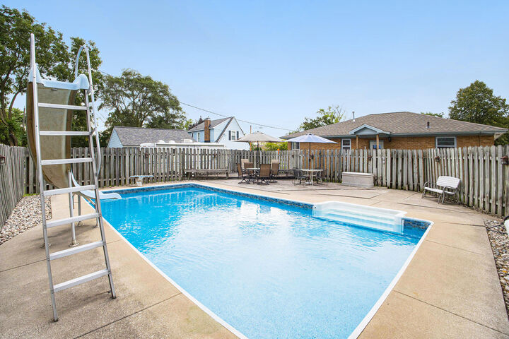 Property Photo: 465 W 32nd Street MI 49423