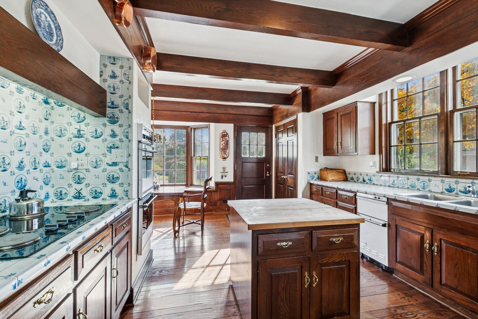 Property Photo:  1053 Laurie Lane  IL 60527 