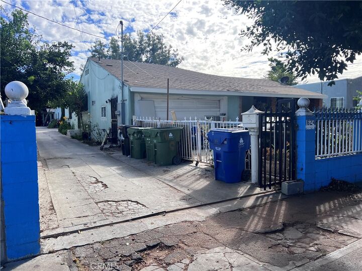 Property Photo:  1624 E 109th Street  CA 90059 
