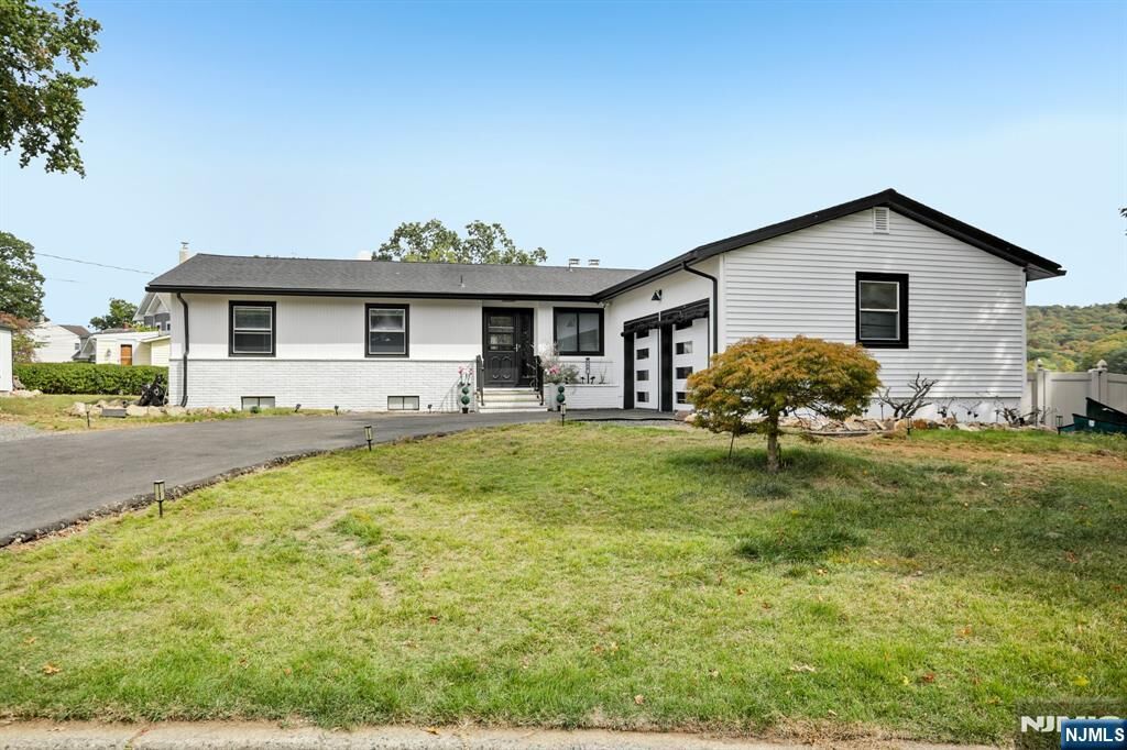 Property Photo:  112 Park Place  NJ 07442 