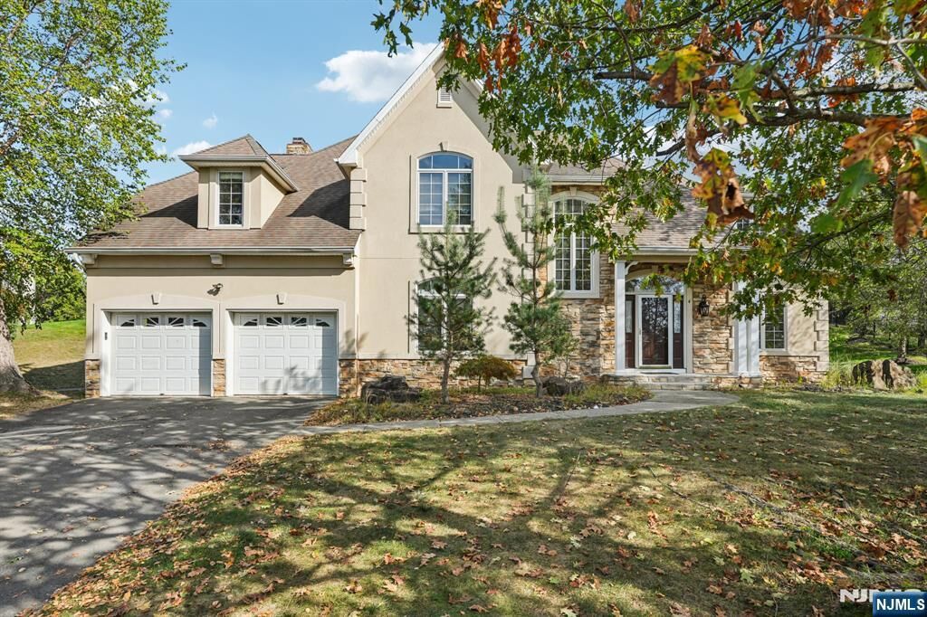 Property Photo:  4 Forest Hill Drive  NJ 07470 