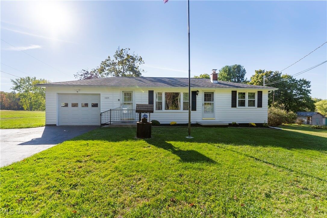 Property Photo:  1835 Homeworth Road  OH 44601 